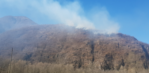 Tornano a bruciare i boschi sopra Ornavasso