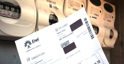 Federconsumatori: "Ogni famiglia spenderà 400 euro in più all'anno per luce e gas" Federconsumatori: "Ogni famiglia spenderà 400 euro in più all'anno per luce e gas"