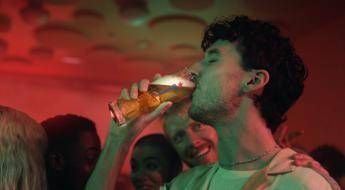 Birra Heineken lancia nuova campagna su scelta analcolica