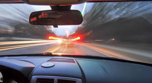 Auto e moto sfrecciano di notte nel Cusio, sono gare improvvisate?