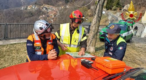 Continuano le operazioni di spegnimento e bonifica dei roghi in Valle Strona