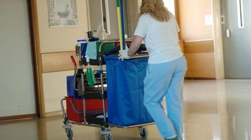 Piffero (Cgil) e Gallina (Uil): "Nei documenti di gara per l'appalto delle pulizie all'Asl Vco, mancano 40 lavoratrici" Piffero (Cgil) e Gallina (Uil): "Nei documenti di gara per l'appalto delle pulizie all'Asl Vco, mancano 40 lavoratrici"