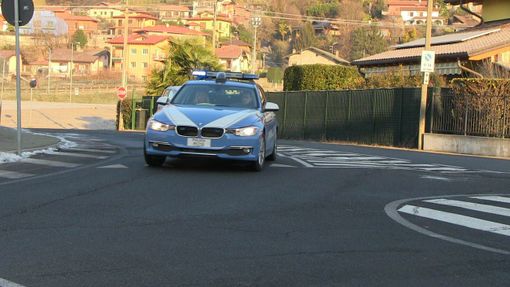 Ruba un mezzo di Conser Vco e guida in maniera spericolata nel parcheggio dell'Esselunga, arrestato dalla Polizia