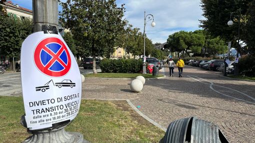 Sotto Natale commercianti alle prese con la soppressione dei parcheggi sul lungolago di Intra Sotto Natale commercianti alle prese con la soppressione dei parcheggi sul lungolago di Intra