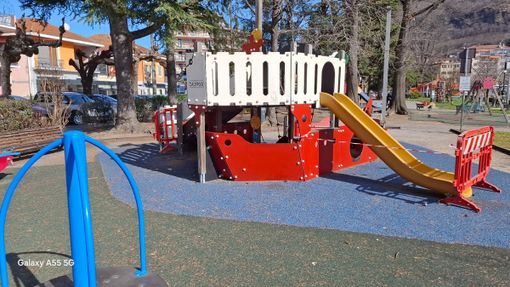 Giochi rotti e incuria: Fratelli d'Italia chiede un intervento nel parco cittadino