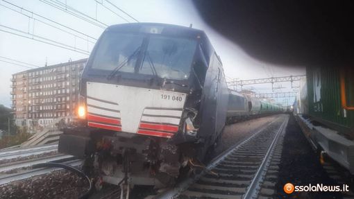 Treno deragliato, il bilancio è di sei feriti: ricoverato il macchinista, cinque passeggeri in codice verde FOTO Treno deragliato, il bilancio è di sei feriti: ricoverato il macchinista, cinque passeggeri in codice verde FOTO
