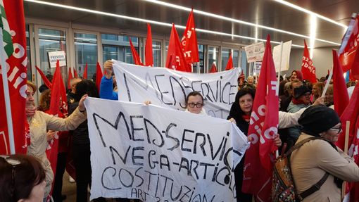 Protesta dei sindacati davanti al Grattacielo Protesta dei sindacati davanti al Grattacielo