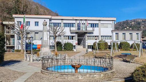Google cancella le scuole di Bée, il caso diventa nazionale