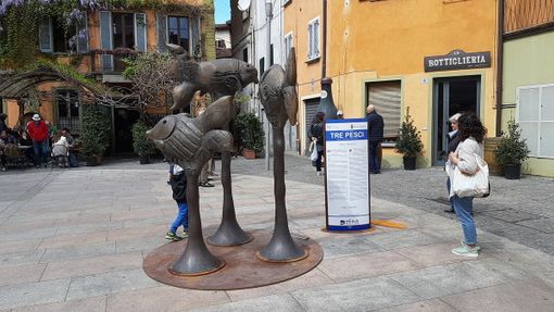 Commercianti e residenti chiedono che i “Tre Pesci” rimangano in piazza Castello