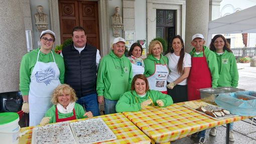Tantissimi dolci per beneficenza: raccolti 800 euro Tantissimi dolci per beneficenza: raccolti 800 euro