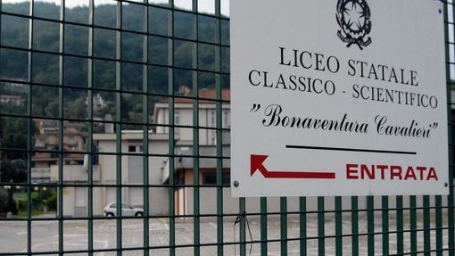 Troppo stretta e pericolosa: sarà allargata la via tra la questura e il liceo Cavalieri Troppo stretta e pericolosa: sarà allargata la via tra la questura e il liceo Cavalieri