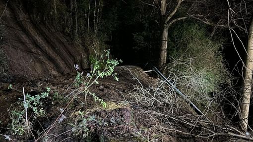Smottamenti a Sasso Gambello: si lavora per riaprire la strada    FOTO e VIDEO Smottamenti a Sasso Gambello: si lavora per riaprire la strada    FOTO e VIDEO