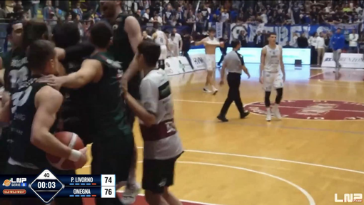 La Paffoni fa il colpaccio a Livorno, battuta la Pielle 76 a 74 La Paffoni fa il colpaccio a Livorno, battuta la Pielle 76 a 74