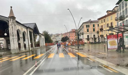 Intra, le “zebre gialle” di corso Mameli sono mal segnalate?