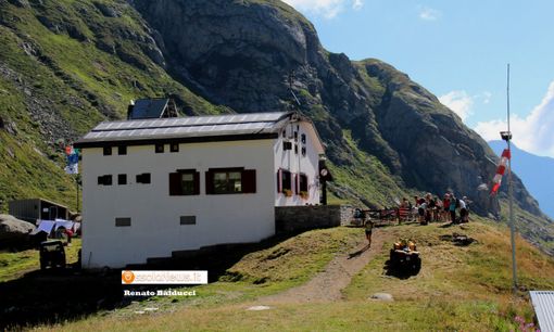 Sicurezza in montagna, ecco 72 defibrillatori per i rifugi alpini, anche in Valle Formazza Sicurezza in montagna, ecco 72 defibrillatori per i rifugi alpini, anche in Valle Formazza