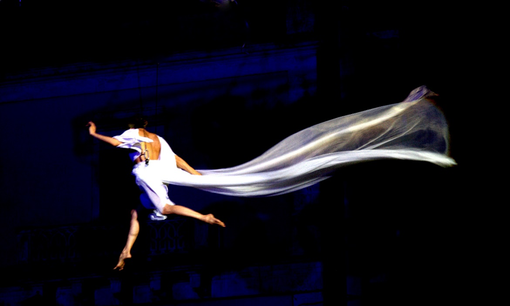 Elisa Barucchieri e la compagnia di danza acrobatica ResExtensa protagonisti a 'Tones Teatro Natura' Elisa Barucchieri e la compagnia di danza acrobatica ResExtensa protagonisti a 'Tones Teatro Natura'