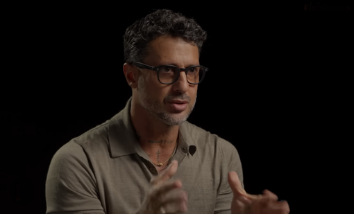 Fabrizio Corona a Suna presenta “La grande menzogna”