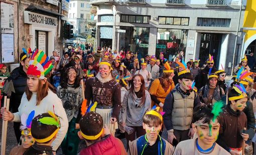 Carnevale Omegnese, trionfa il carro dell'oratorio FOTO Carnevale Omegnese, trionfa il carro dell'oratorio FOTO
