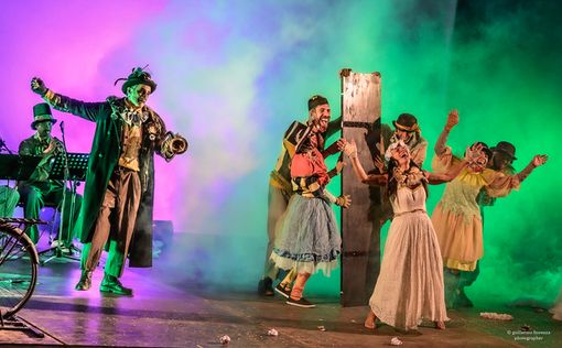 "Fellini": in scena a Stresa un omaggio al grande maestro del cinema "Fellini": in scena a Stresa un omaggio al grande maestro del cinema