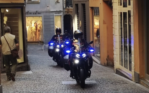 Va in tribunale per un'udienza a suo carico, ma viene arrestato prima di entrare. Su di lui pendeva un ordine di carcerazione per maltrattamenti in famiglia