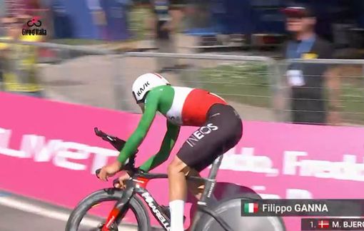 Ganna vola in Algarve: sua la cronometro di Vilamoura Ganna vola in Algarve: sua la cronometro di Vilamoura