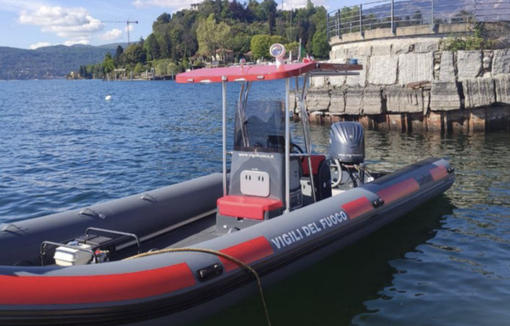 Nuotata notturna verso l'Isola Bella ma non rientrano: recuperati dai vigili del fuoco