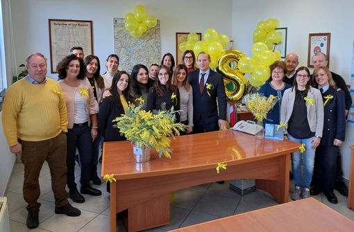 Navigazione Laghi si schiera a favore dei diritti delle donne con #qualcosadigiallo