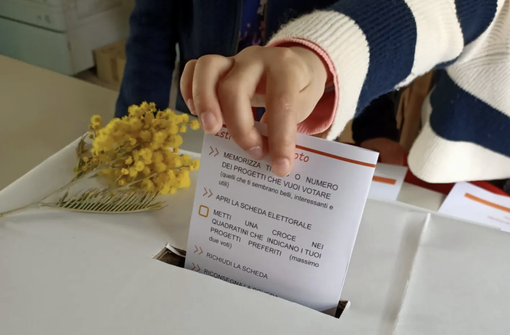 Voto nelle scuole per il consiglio comunale dei ragazzi di Verbania