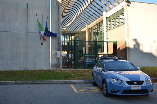 Atti persecutori nei confronti di una giovane barista, arrestato ad Omegna un uomo di 66 anni