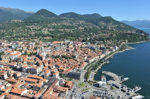 L’interruzione dell’energia elettrica paralizza le attività commerciali di una parte del centro di Intra