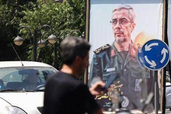 "Hai 12 ore per fuggire o ti elimino", la telefonata del Mossad al generale iraniano "Hai 12 ore per fuggire o ti elimino", la telefonata del Mossad al generale iraniano