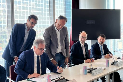 La firma sull'accordo
