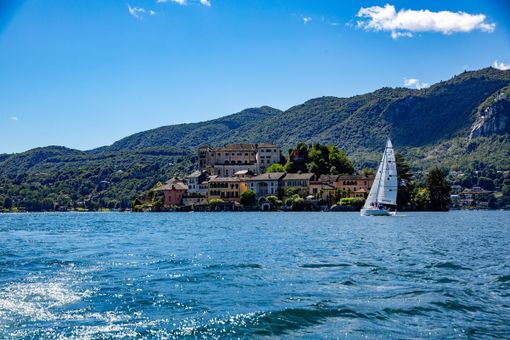 Vela Viva 15 approda sul Lago Maggiore: una giornata di sport, natura e passione per la vela