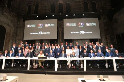Alle Ogr si insedia il Consiglio Regionale Cirio bis: l'anguria pro-Palestina tra i banchi con AVS FOTO Alle Ogr si insedia il Consiglio Regionale Cirio bis: l'anguria pro-Palestina tra i banchi con AVS FOTO