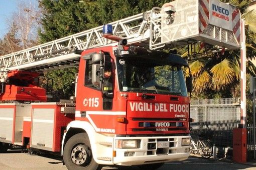 A.A.A. cercasi autoscala per i vigili del fuoco A.A.A. cercasi autoscala per i vigili del fuoco