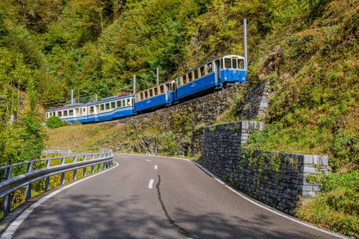 Centovallina, a caccia di uova con il treno storico