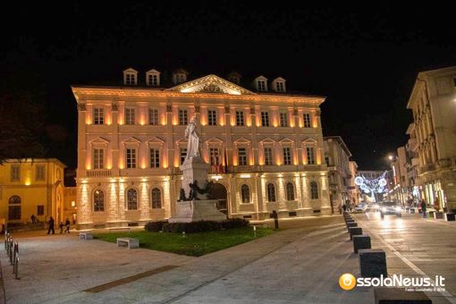 Il Vco si illumina di arancio contro la violenza verso le donne Il Vco si illumina di arancio contro la violenza verso le donne