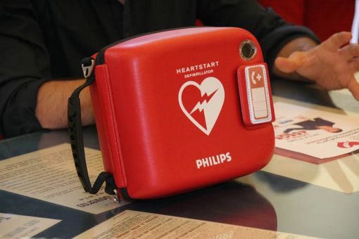 L'associazione Mosaico Odv dona un defibrillatore alla Lilt Vco L'associazione Mosaico Odv dona un defibrillatore alla Lilt Vco