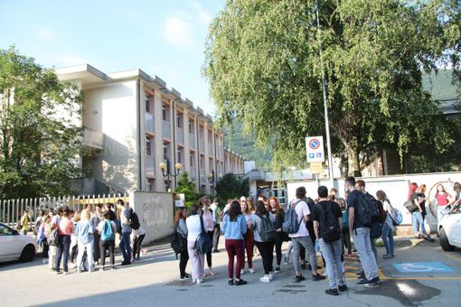 Maturità, questa mattina si parte con il tema. Chiorino agli studenti: &quot;Abbiamo bisogno del vostro talento&quot;