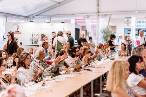 Douja d'Or 2026, dieci giorni per scoprire Asti tra vino, arte, gusto e storia: la città diventa un grande palcoscenico Douja d'Or 2026, dieci giorni per scoprire Asti tra vino, arte, gusto e storia: la città diventa un grande palcoscenico