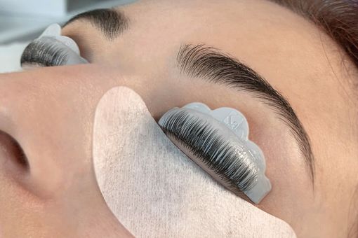 Laminazione ciglia kit e primo approccio: come orientarsi tra le diverse opzioni