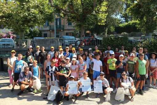 Suna, tanti i volontari per la giornata ecologica in spiaggia