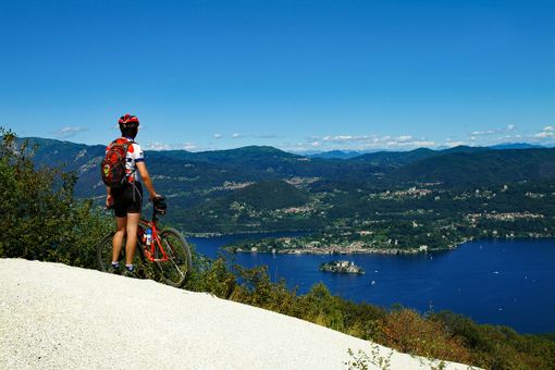 &quot;In bici a pelo d'acqua&quot;, un nuovo itinerario che unisce Italia e Svizzera