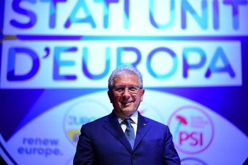 Un’Europa forte, coesa e unita. La sfida di Gianfranco Librandi: «Per essere protagonisti servono gli Stati Uniti d’Europa» Un’Europa forte, coesa e unita. La sfida di Gianfranco Librandi: «Per essere protagonisti servono gli Stati Uniti d’Europa»