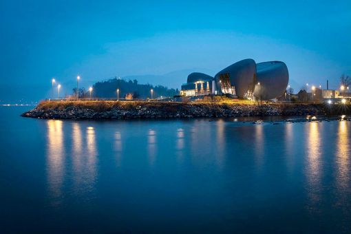 Il Maggiore di Verbania nei disegni visionari di Salvador Arroyo Il Maggiore di Verbania nei disegni visionari di Salvador Arroyo