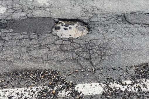 Le strade omegnesi in condizioni critiche dopo pochi giorni di pioggia