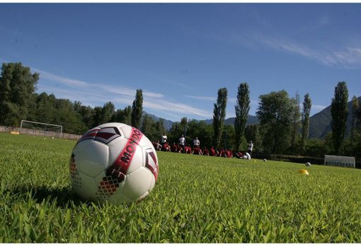 Il Covid posticipa la ripresa dei campionati di calcio