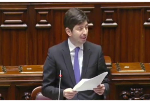 Il ministro Speranza: "Dal primo dicembre terza dose a 40-60enni"