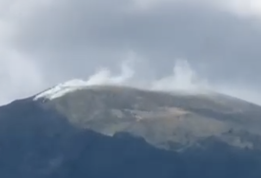 Incendio sopra Casale Corte Cerro alla cima 3 Gobbi Incendio sopra Casale Corte Cerro alla cima 3 Gobbi