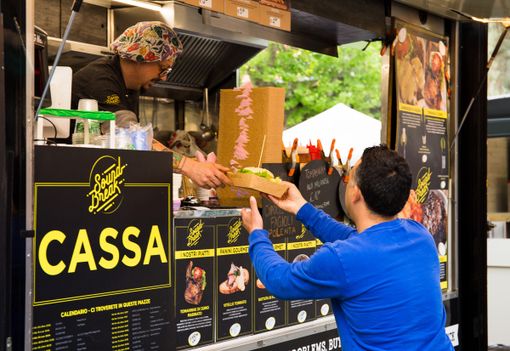 Durante le tre serate del festival anche tanta musica per divertirsi in compagnia (servizio a cura di Giulia Nicora) Durante le tre serate del festival anche tanta musica per divertirsi in compagnia (servizio a cura di Giulia Nicora)